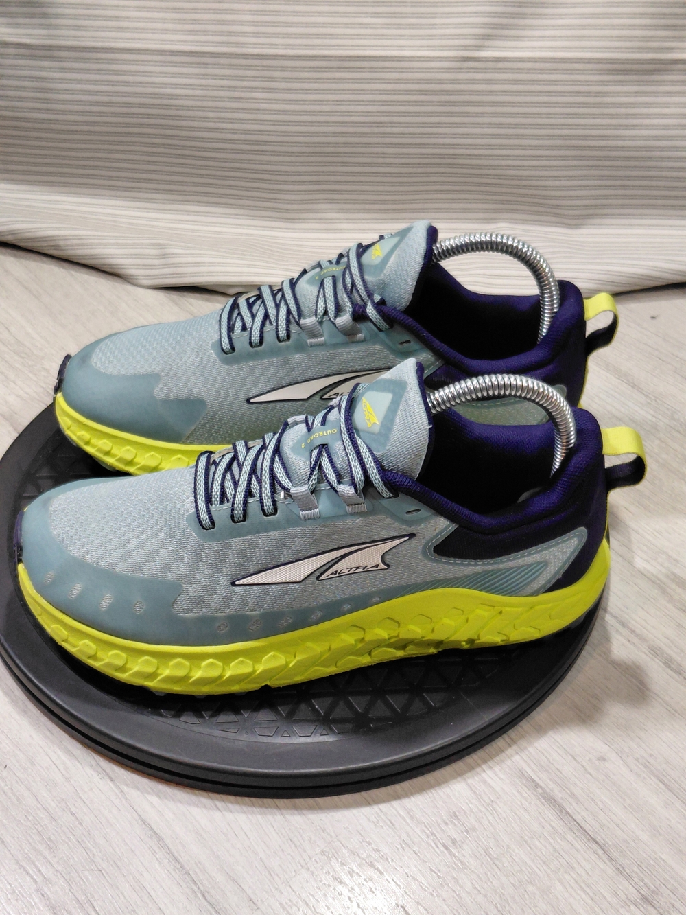 Altra Womens Out Road 2 Premium Hybrid Running Shoes Road To Trail SIZE 7.5